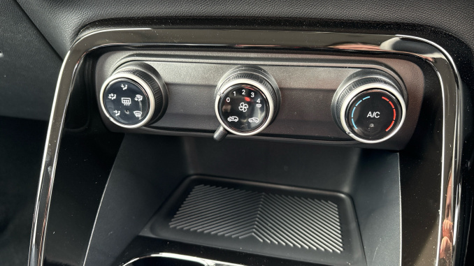 Citroen C3 1.2 Hybrid [110] Collection 5dr e-DCS6 Petrol Hatchback - Image 23